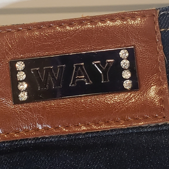 Way Jeans Blingy Faux Diamonds Boot Cut Lightly Distressed Stretch Size 11 - Picture 13 of 15